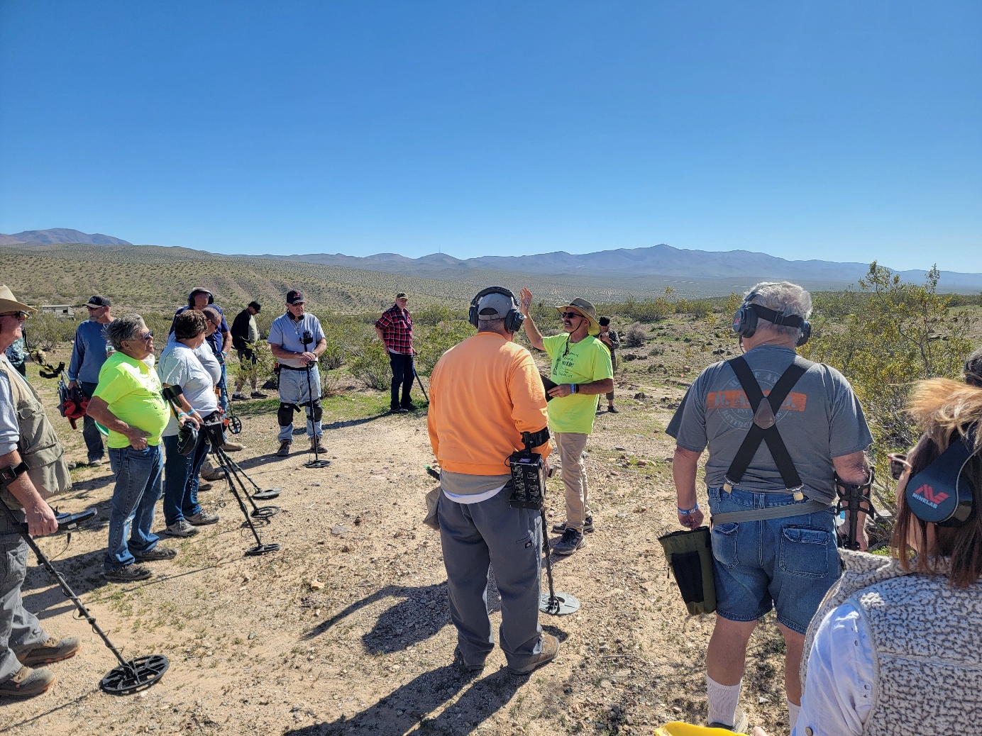 metal-detector-group